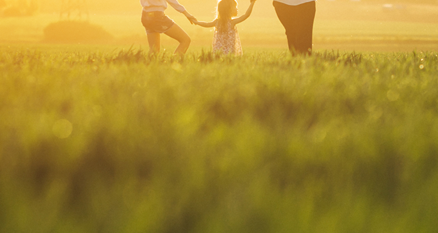 mother-with-two-daughters-sunset mother-with-two-daughters-sunset